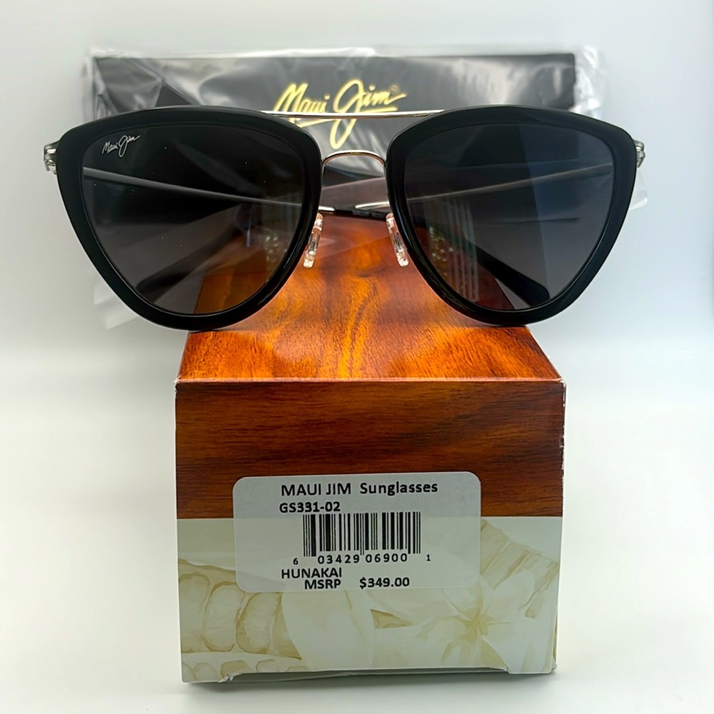 NWT MAUI JIM HUNAKAI 331 SUNGLASSES. Brand new with box and case.